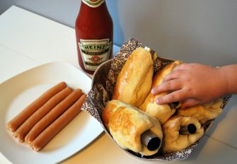 Zrób z dziećmi hot-dogi!