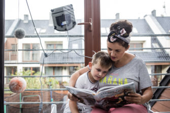 RoboJet Wiso myje okna bez smug, śladów i zarysowań. Jak się sprawdza? [recenzja]