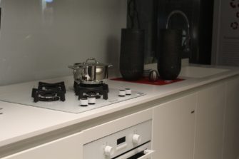 Wyposażenie kuchni – jak wybrać płytę gazową?