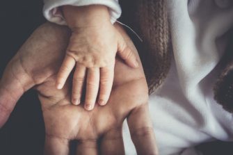 Jak zapewnić dziecku spokojny i bezpieczny start w dorosłe życie?