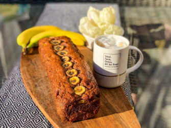 Rozkoszny chlebek bananowy, czyli ciasto z dojrzałych bananów i czekolady z orzechami (zero waste)